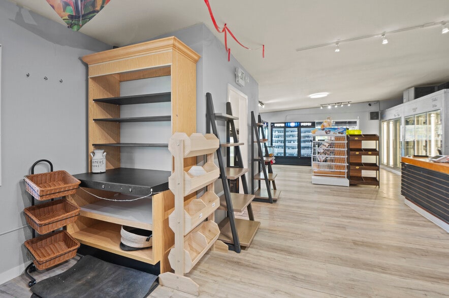 More Photos Of 2810 E Spencer Lake Rd, Shelton General Retail For Sale