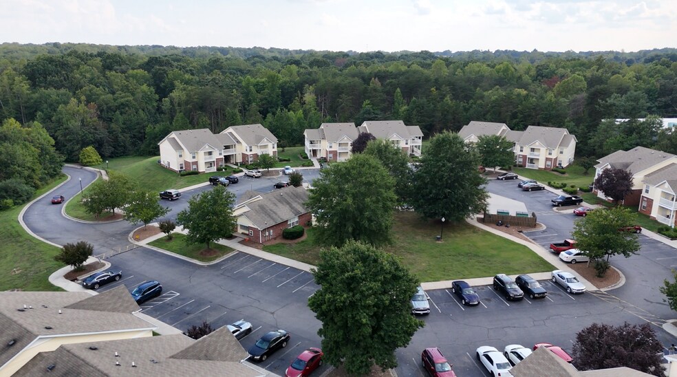 More Photos Of 2006 Oakbrook Ct, Reidsville Apartments For Sale