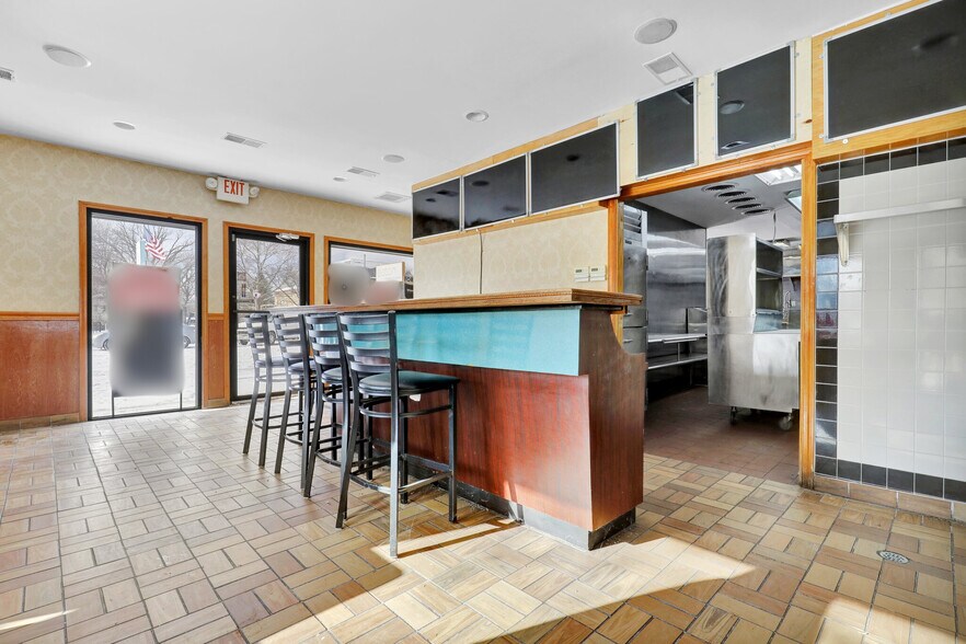 More Photos Of 323 S Main St, Eaton Rapids Freestanding For Sale