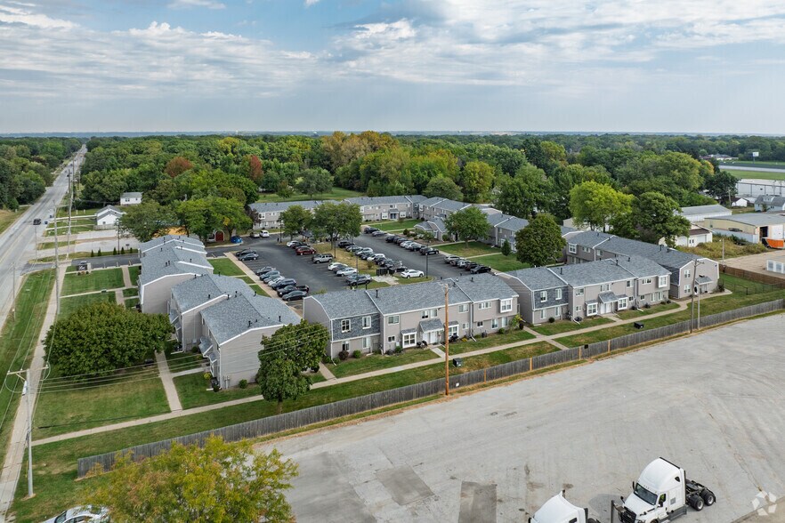 More Photos Of 4000 Archer Dr, East Moline Apartments For Sale