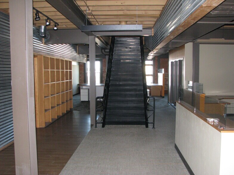 More Photos Of 124 N Broadway, De Pere Loft Creative Space For Lease