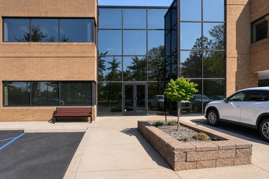 More Photos Of 26622 Woodward Ave, Royal Oak Office For Lease