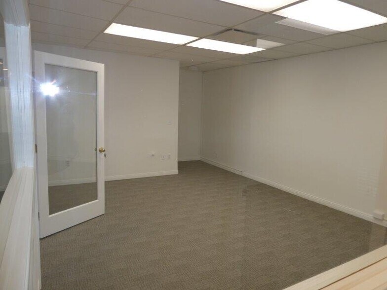 More Photos Of 447 W Burchett St, Glendale Office For Sale