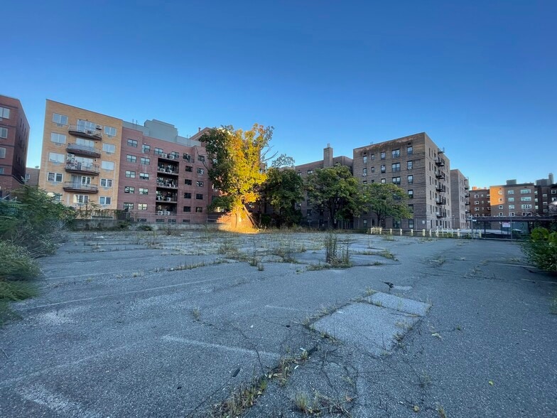 More Photos Of 4415 Kissena Blvd, Flushing Drugstore For Lease