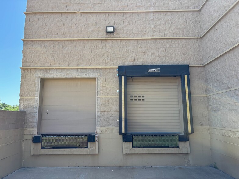 More Photos Of 6920-6930 W Kellogg Dr, Wichita Freestanding For Lease