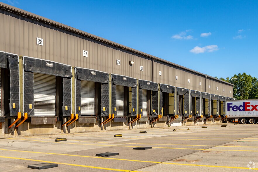 More Photos Of 4025 S Dye Rd, Swartz Creek Truck Terminal For Sale