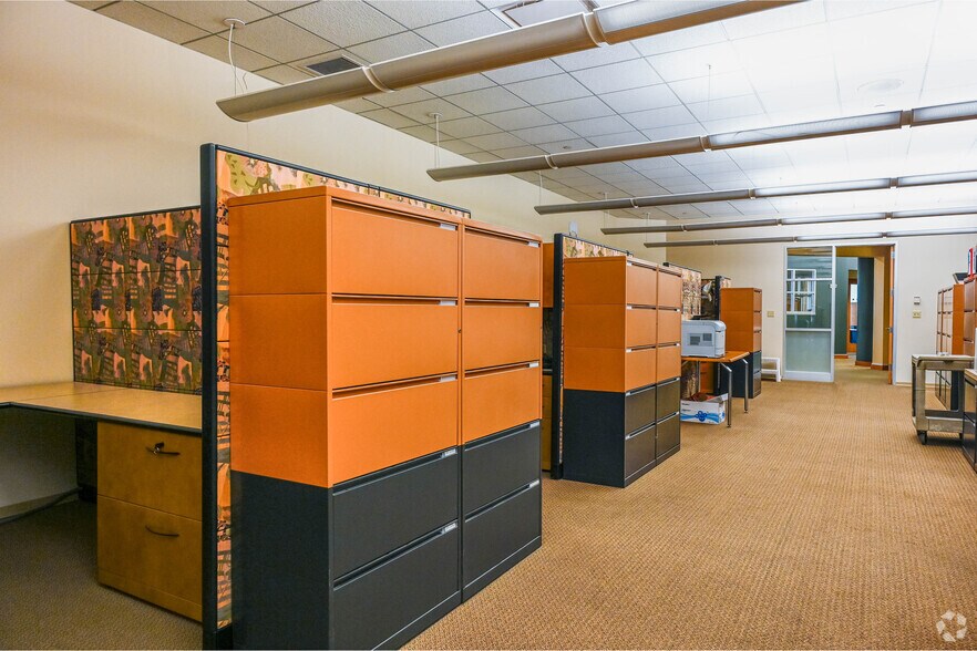 More Photos Of 40 Monument Cir, Indianapolis Office For Sale