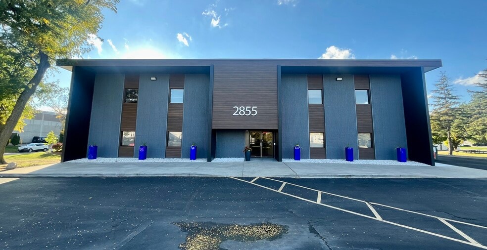 Primary Photo Of 2855 Anthony Ln S, Saint Anthony Office For Lease