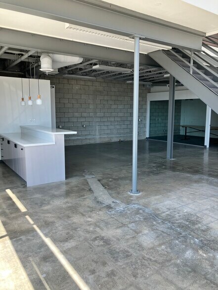 More Photos Of 4052-4058 Del Rey Ave, Marina del Rey Loft Creative Space For Lease