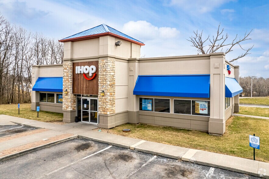 Primary Photo Of 5201 NW 64th St, Kansas City Restaurant For Lease