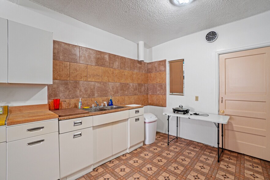 More Photos Of 10108 Socorro Dr, El Paso General Retail For Sale