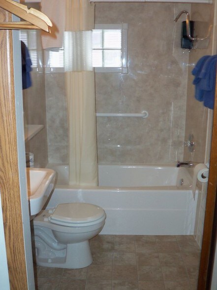 More Photos Of 219 S Washington St, Afton Hotel For Sale