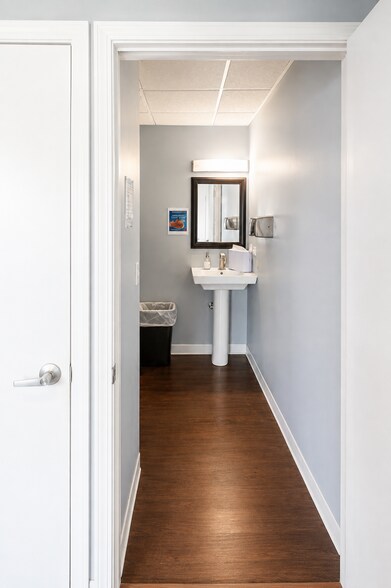 More Photos Of 935 N Plum Grove Rd, Schaumburg Office For Sale