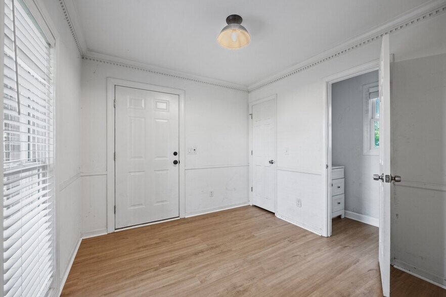 More Photos Of 5037 Sunset Blvd, Lexington Office For Sale