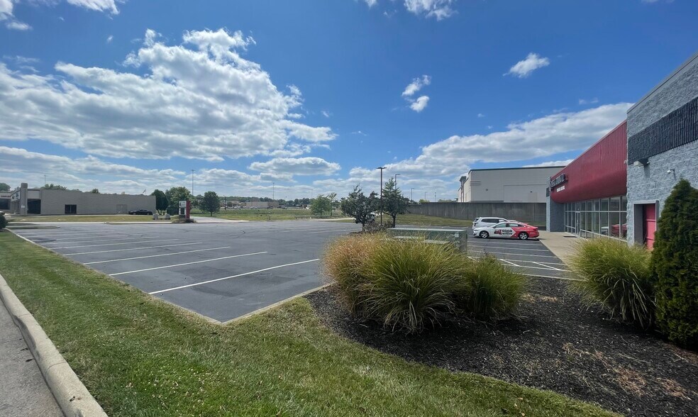 More Photos Of 760 Eastgate South Dr, Cincinnati Freestanding For Lease