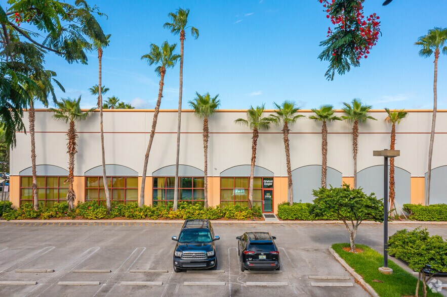 More Photos Of 3000-3044 N Commerce Pky, Miramar Warehouse For Lease