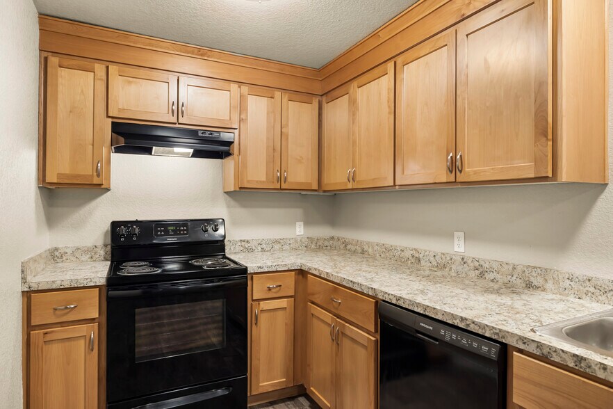 More Photos Of 1570 James St, Woodburn Apartments For Sale