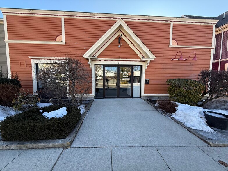 Primary Photo Of 14 Elliott St, Beverly General Retail For Lease