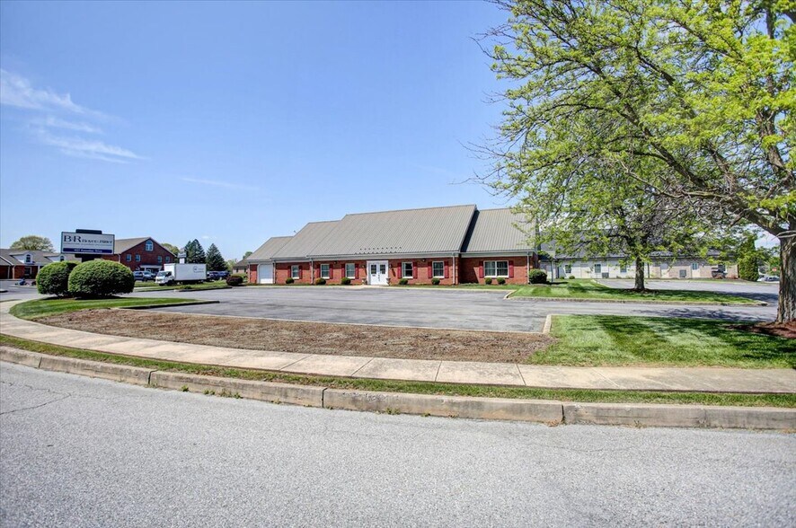 More Photos Of 1137 Kennebec Dr, Chambersburg Office For Sale