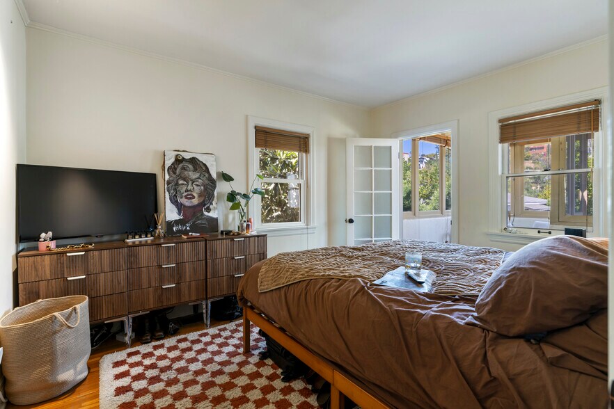 More Photos Of 1501 Westerly Ter, Los Angeles Apartments For Sale