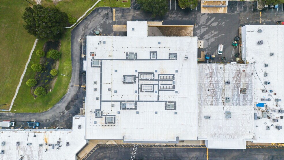 More Photos Of 2519 N McMullen Booth Rd, Clearwater Freestanding For Lease