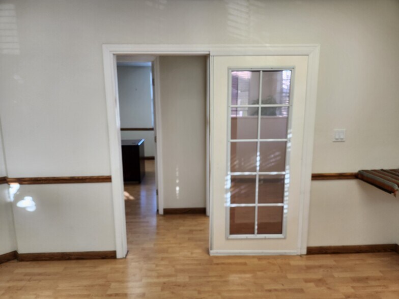 More Photos Of 960 W 17th St, Santa Ana Office For Sale
