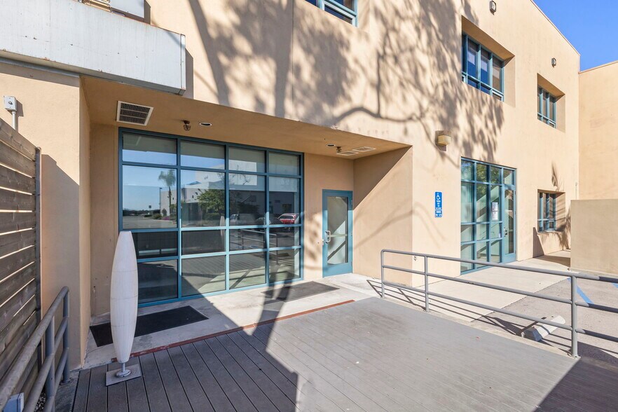 More Photos Of 6398 Cindy Ln, Carpinteria Office For Sale