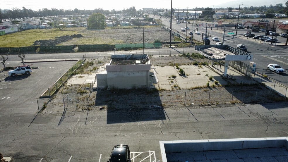 More Photos Of 18509 Valley Blvd, Bloomington Convenience Store For Lease