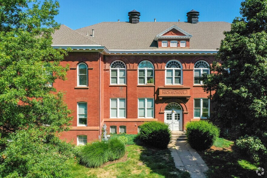 More Photos Of 451 S 16th St, Blair Apartments For Lease