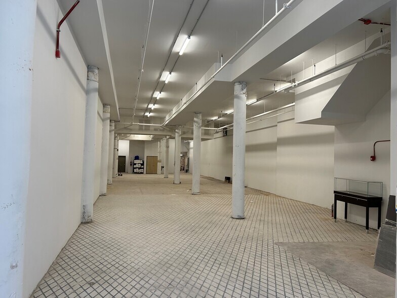 More Photos Of 17 S Wabash Ave, Chicago Loft Creative Space For Lease