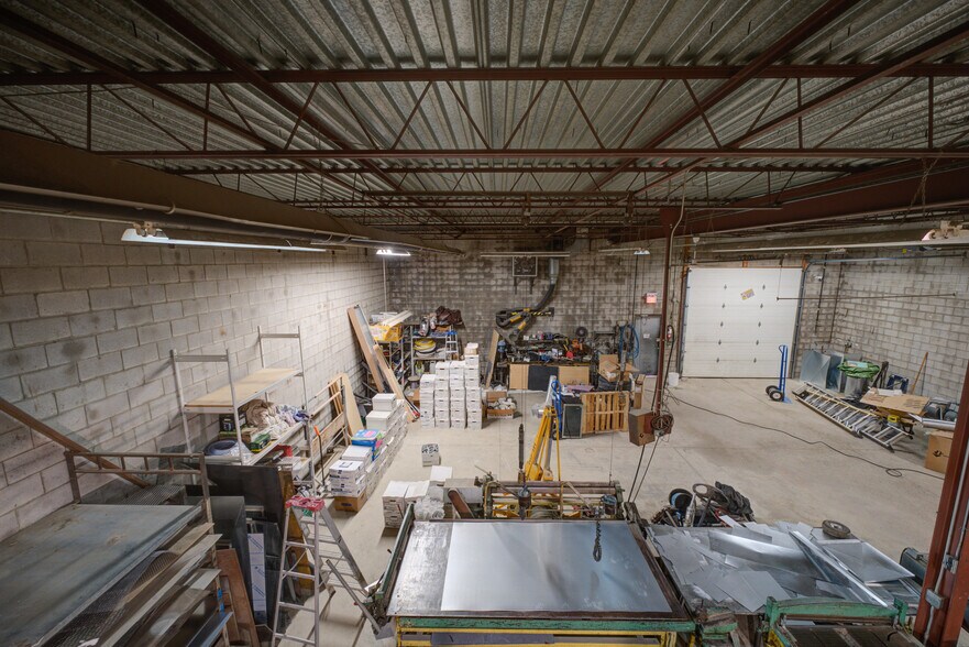 More Photos Of 114 Easton Rd, Brantford Industrial For Sale