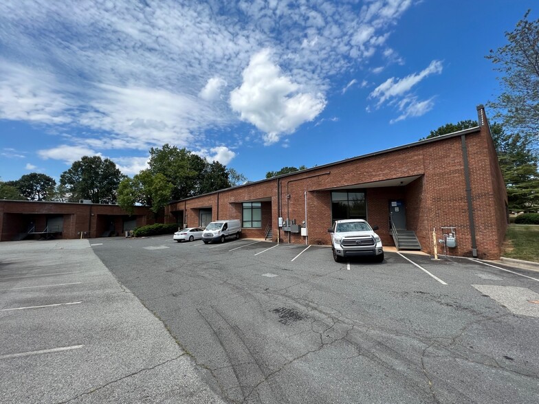 More Photos Of 18-22 Oak Branch Dr, Greensboro Light Distribution For Lease