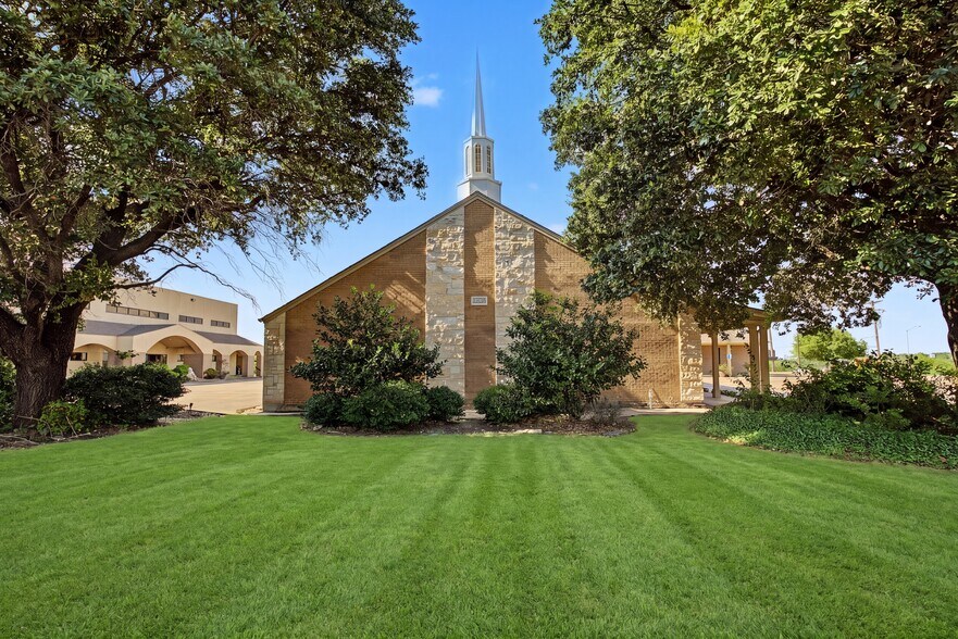 Primary Photo Of 2111 Skyline Dr, Mesquite Religious Facility For Sale