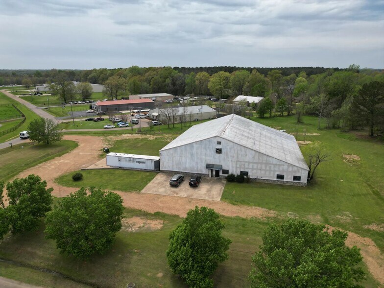 More Photos Of 158 American Way, Madison Distribution For Lease