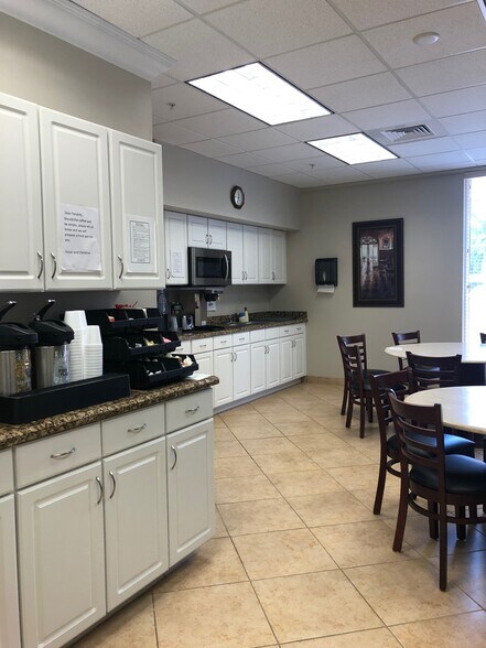 More Photos Of 1500 Gateway Blvd, Boynton Beach Office For Lease