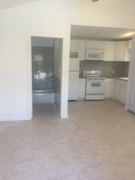 More Photos Of 1189 N Tamiami Trl, North Fort Myers Apartments For Sale