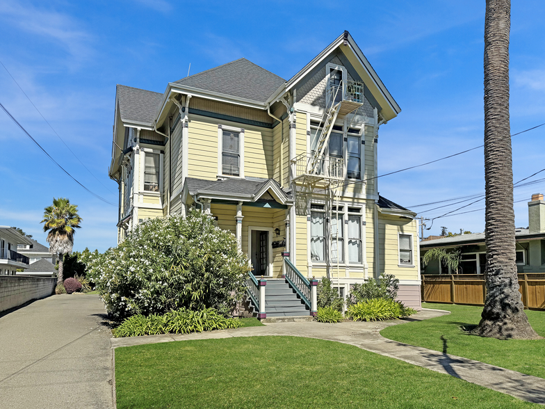 Primary Photo Of 2061 Central Ave, Alameda Apartments For Sale