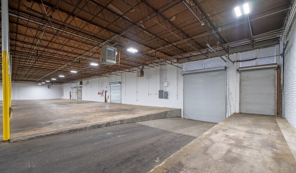 More Photos Of 5070 Minola Dr, Stonecrest Distribution For Lease