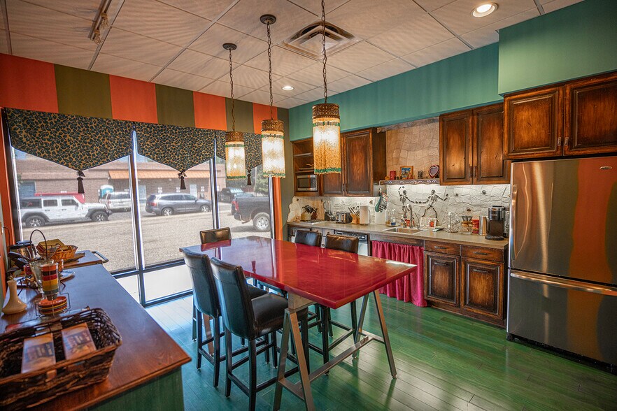 More Photos Of 2801 26th St, Lubbock Freestanding For Lease