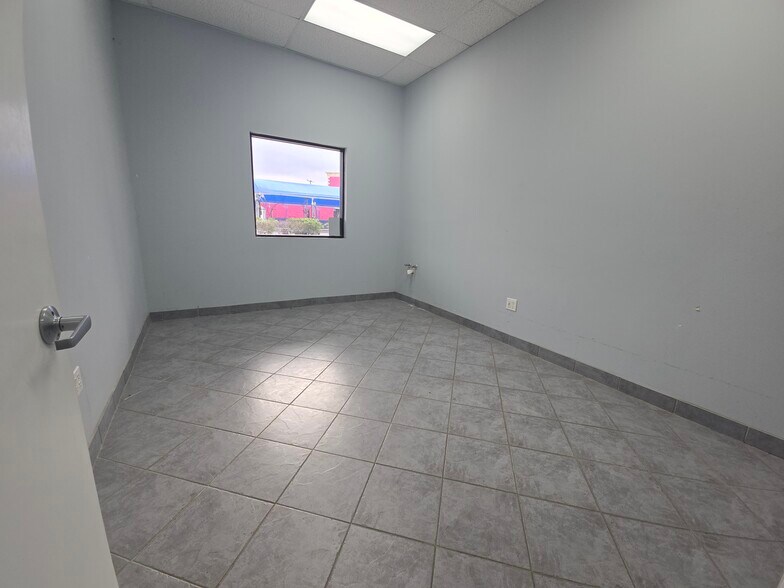 More Photos Of 13480 State Highway 249, Houston Veterinarian Kennel For Sale