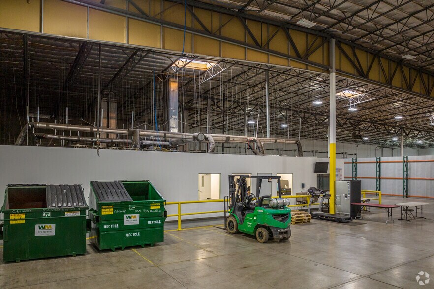 More Photos Of 250 Vista Blvd, Sparks Warehouse For Lease