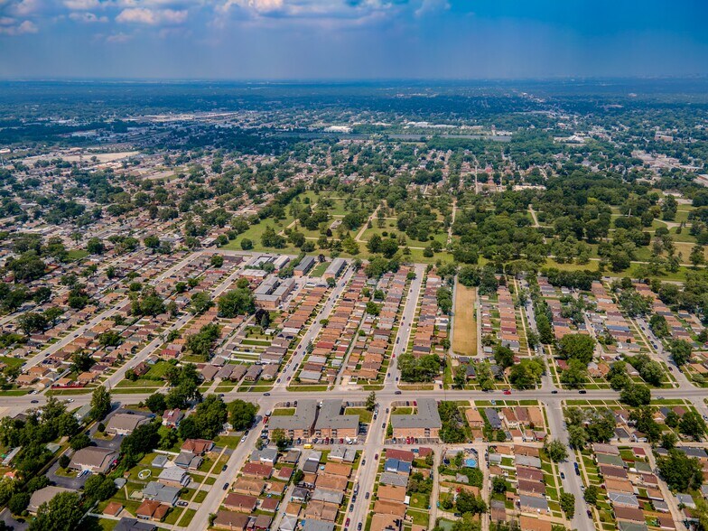More Photos Of 1025-1049 W Vermont St, Calumet Park Apartments For Sale