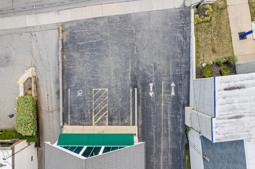 More Photos Of 1450 E Ridge Rd, Rochester Freestanding For Sale