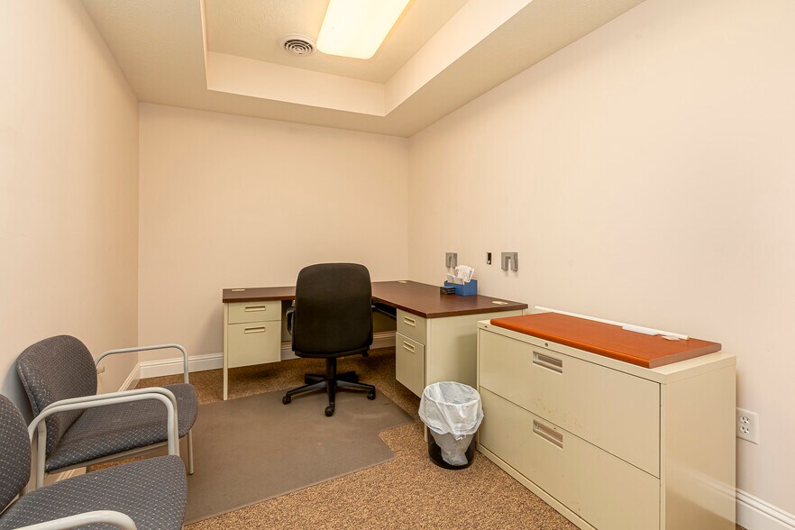 More Photos Of 2801 17th St, Marion Medical For Sale