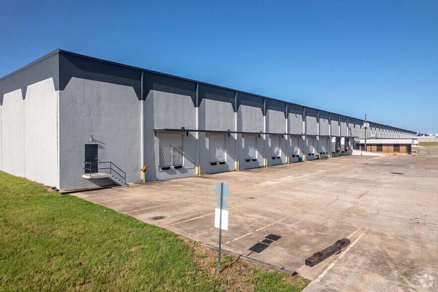Primary Photo Of 8330 Endicott Ln, Dallas Warehouse For Lease