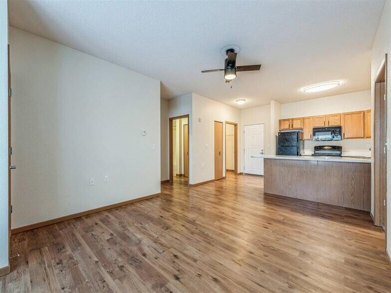 More Photos Of 110 E 1st St, Chaska Apartments For Lease