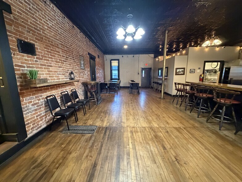 More Photos Of 244 N Main St, Monticello Flex For Sale