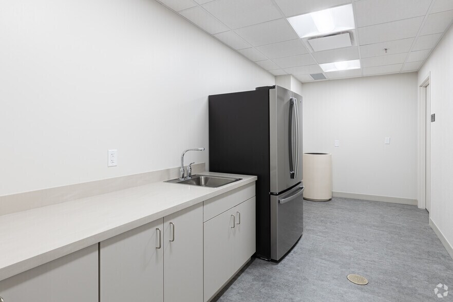 More Photos Of 4243 Hunt Rd, Cincinnati Medical For Lease