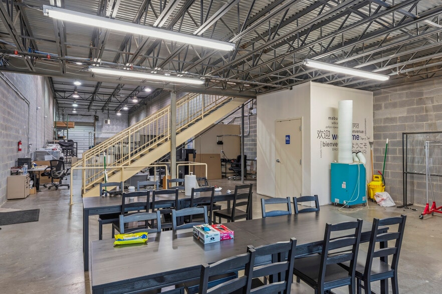 More Photos Of 17857-17889 Fraley Blvd, Dumfries Research And Development For Sale