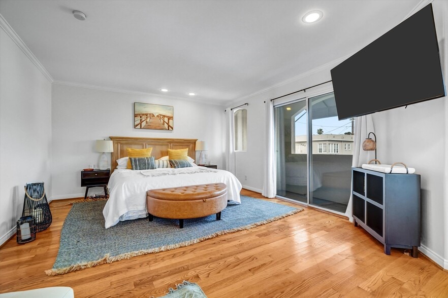 More Photos Of 179 Pomona Ave, Long Beach Hospitality For Sale